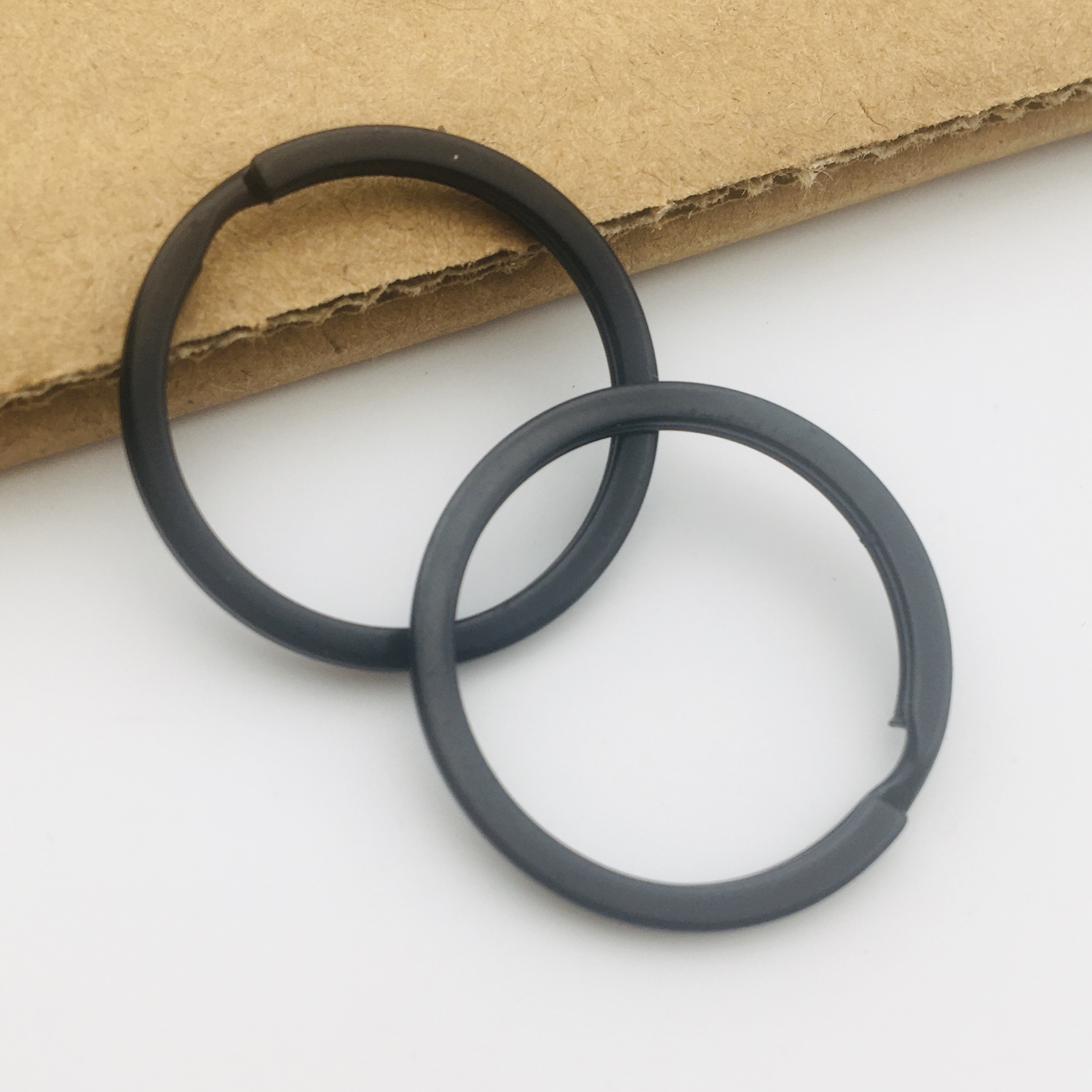 Black matte flat keyring 20–35 mm